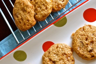 Печенье с орехами и карамелью