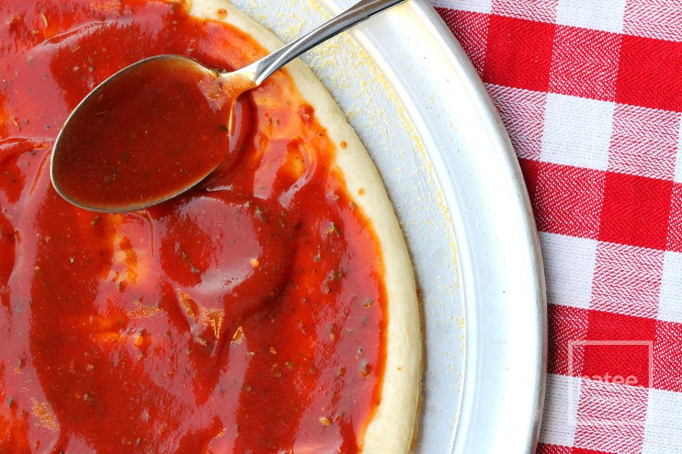 Пицца с колбасой и грибами - Шаг 8