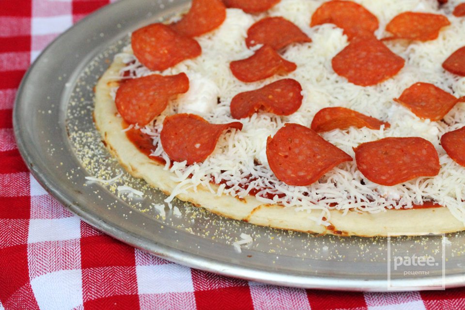 Пицца с колбасой и грибами - Шаг 12