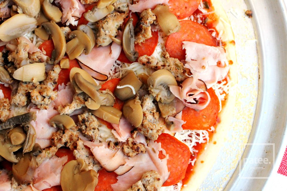 Пицца с колбасой и грибами - Шаг 15