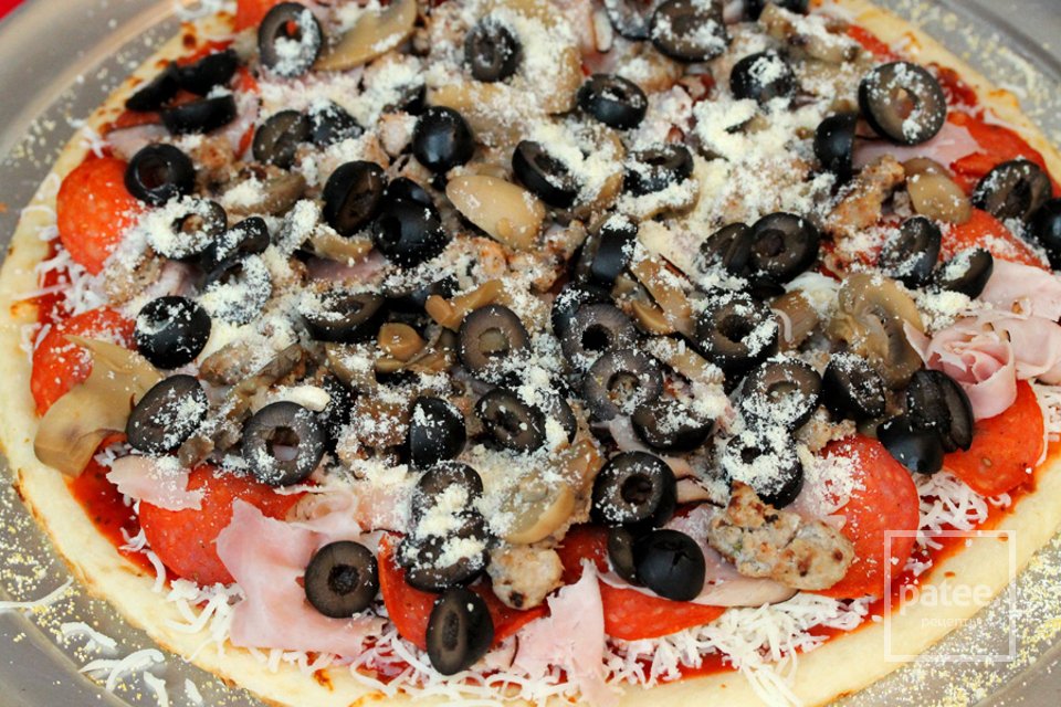 Пицца с колбасой и грибами - Шаг 17