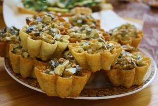 Грибной салат в корзиночках