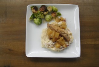 Жареная курица с грушевым соусом