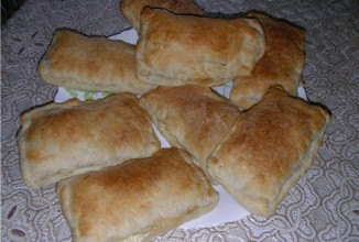 Слойка с сыром и ветчиной