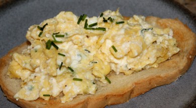 Рецепт Бутерброд с яйцами и сыром рикотта