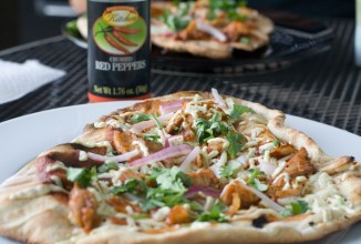 Пицца с курицей и соусом барбекю