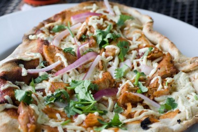 Пицца с курицей и соусом барбекю - приготовление