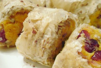 Штрудель со сладким картофелем и клюквой