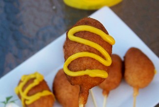 Корн-доги (сосиски в тесте на палочке)