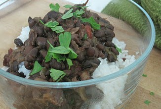 Черная фасоль с овощами