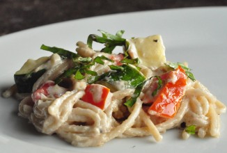 Спагетти в винном соусе с овощами