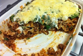 Лазанья с мясным соусом и шпинатом