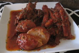 Тушеное мясо с овощами