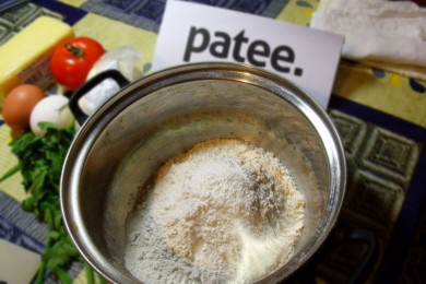 Маффины с сыром,томатом и зеленью - приготовление