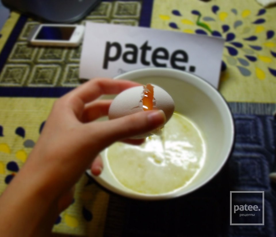 Маффины с сыром,томатом и зеленью - Шаг 4