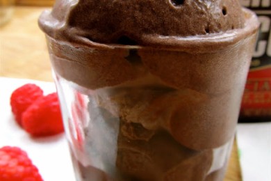 Шоколадное мороженое с малиной - приготовление