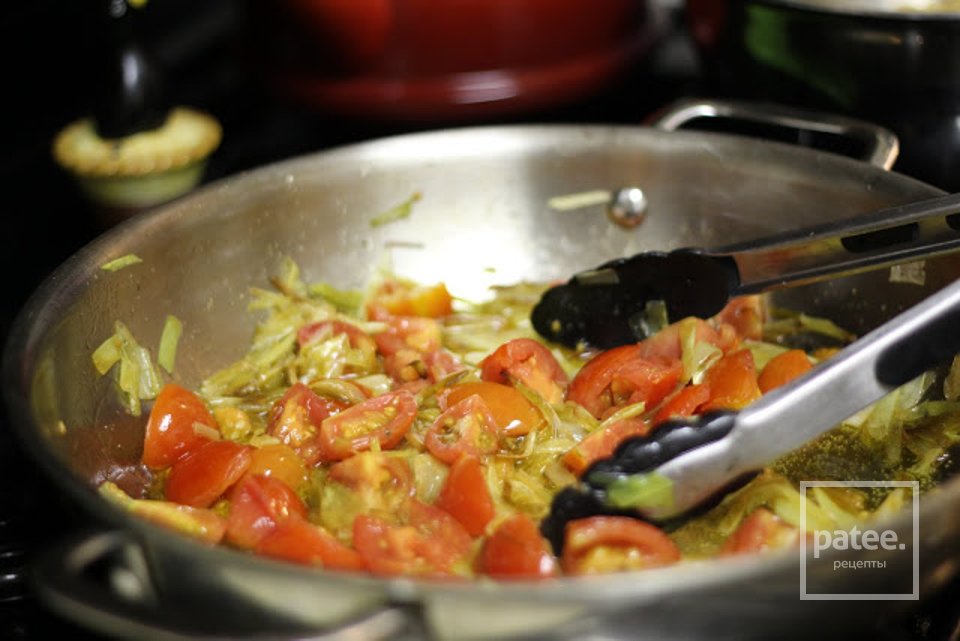 Паста с чесноком, пореем и помидорами - Шаг 6