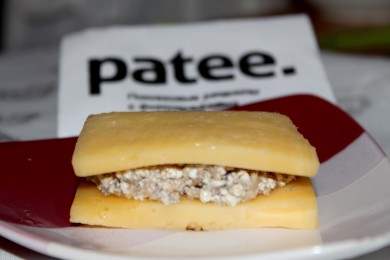 Канапе из сыра со шпротами - приготовление