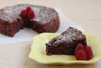 Шоколадный кекс с джемом