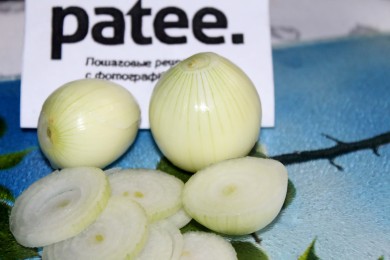 Слоеный салат из репчатого лука и сыра - приготовление