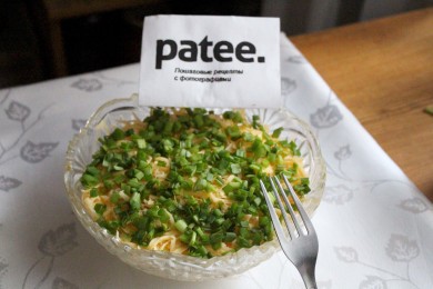 Слоеный салат из репчатого лука и сыра - приготовление