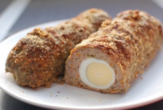 Мясной рулет с яйцом