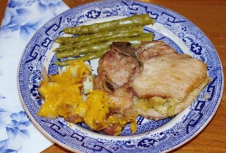 Свиные отбивные с яблоками