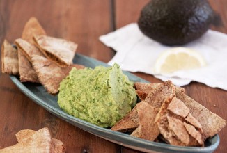 Хумус с авокадо и кинзой