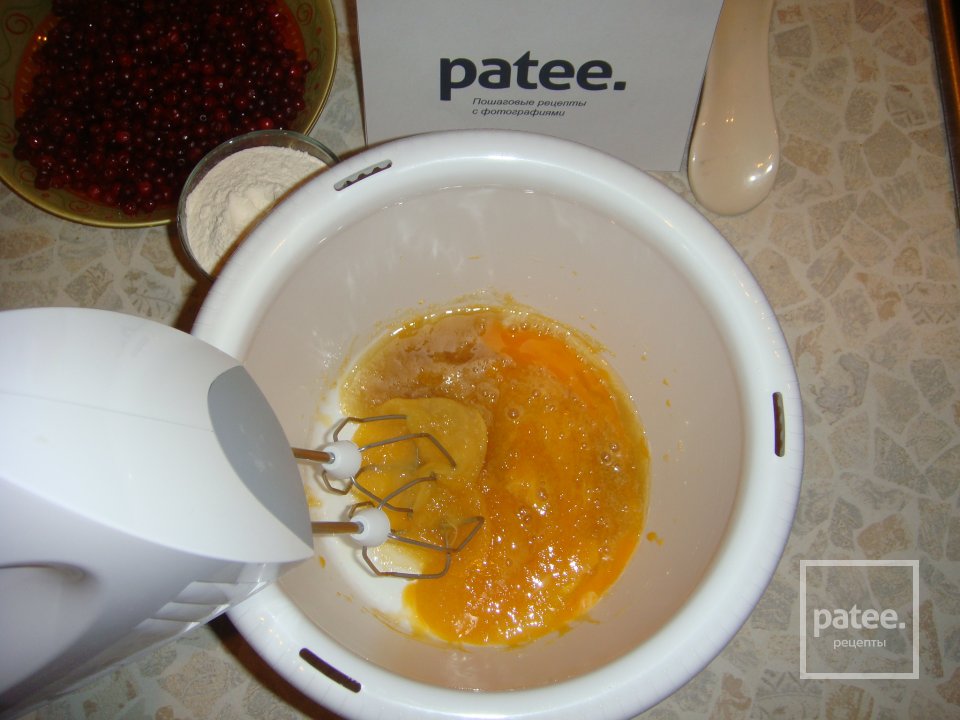 Творожный пирог с брусникой - Шаг 3