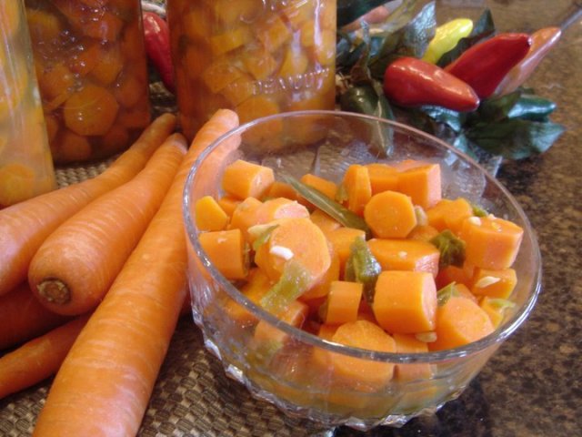 Салат из моркови с халапеньо