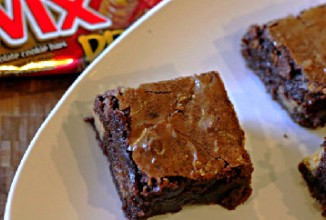 Брауни с батончиками Twix