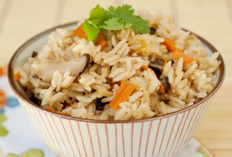 Гохан с морковью и грибами