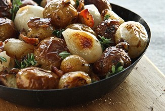 Запеченная картошка с беконом и луком