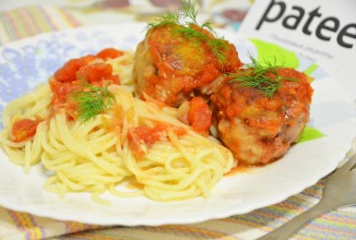 Домашние тефтели в пикантном томатном соусе