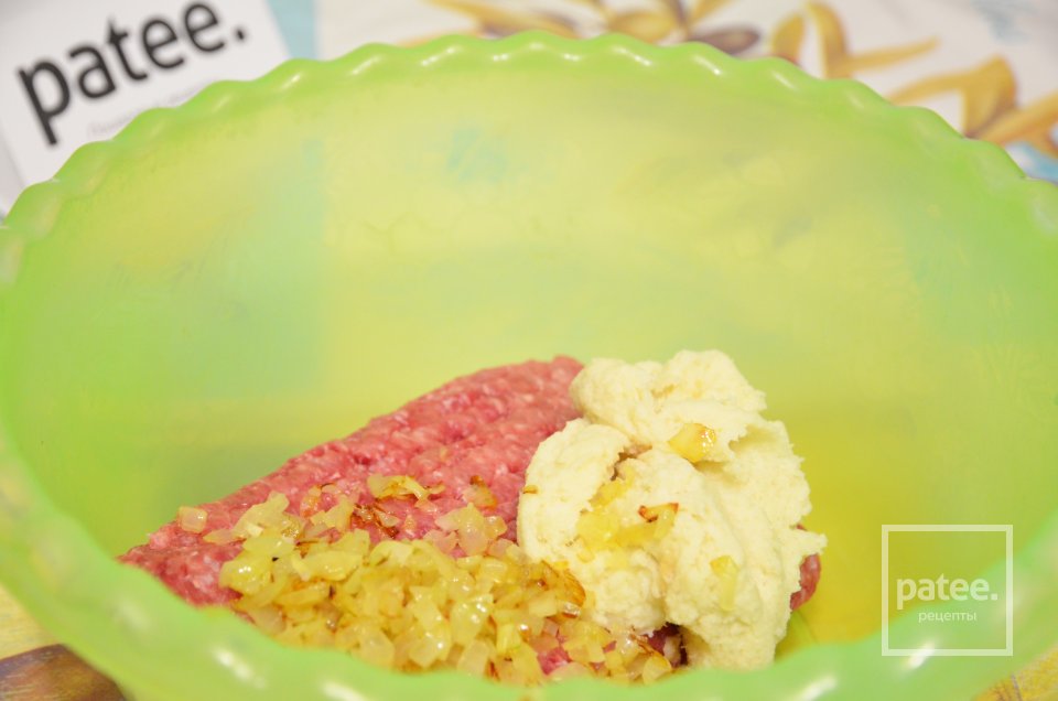 Домашние тефтели в пикантном томатном соусе - Шаг 4