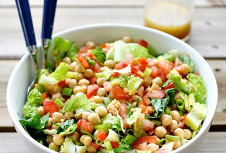 Овощной салат с нутом