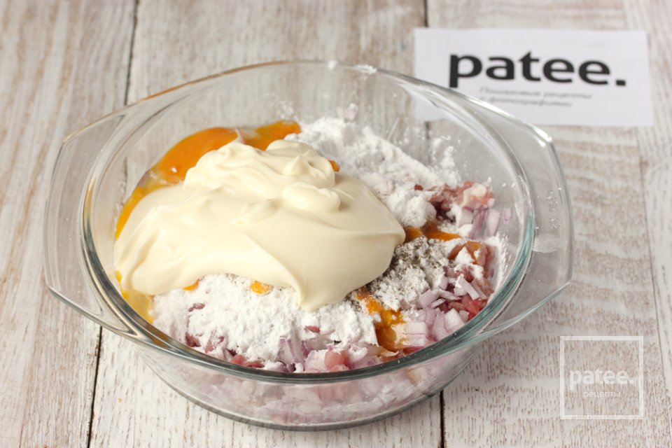 Мясные оладьи из рубленой свинины с крахмалом - Шаг 7