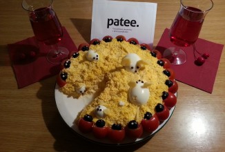 Праздничный салат "Влюбленные мышонки"