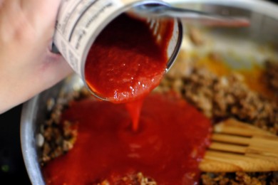 Хот-дог с фаршем и сыром - приготовление