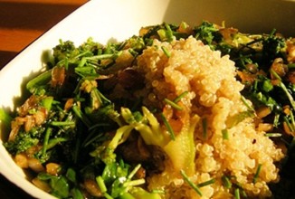 Киноа с брокколи в соусе терияки