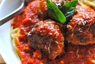 Тефтели из индейки со спагетти