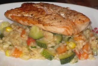 Ризотто с жареным лососем