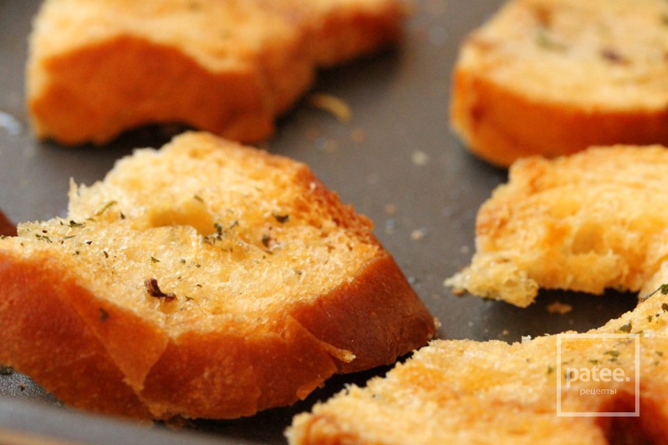 Чесночные сухари с зеленью - Шаг 8