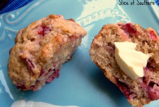 Банановые кексы с клубникой