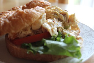 Бутерброд с куриным салатом