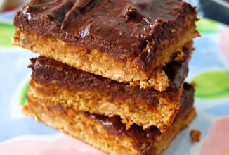 Арахисовые блонди с глазурью