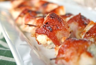 Рулетики из бекона с курицей