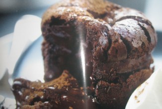 Пудинг из горького шоколада.