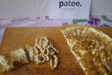 Салат с копченой индейкой - приготовление