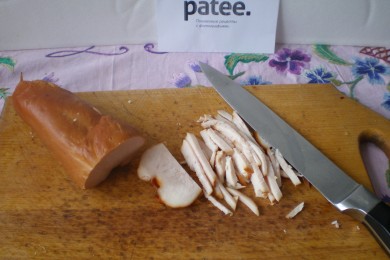 Салат с копченой индейкой - приготовление